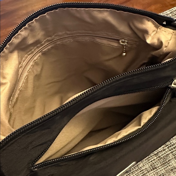 Baggallini Black Crossbody Bag - Picture 5 of 8